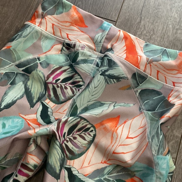 MAAJI Dazzling Capri leggings small - Picture 7 of 7